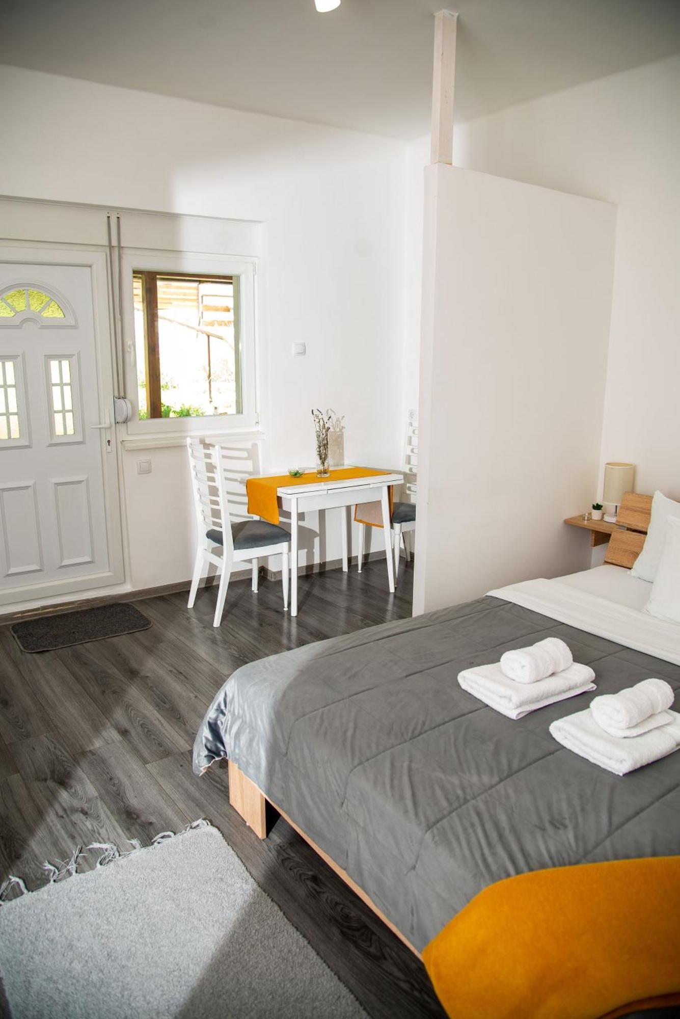 Apartmani Maslacak Rednek Kültér fotó