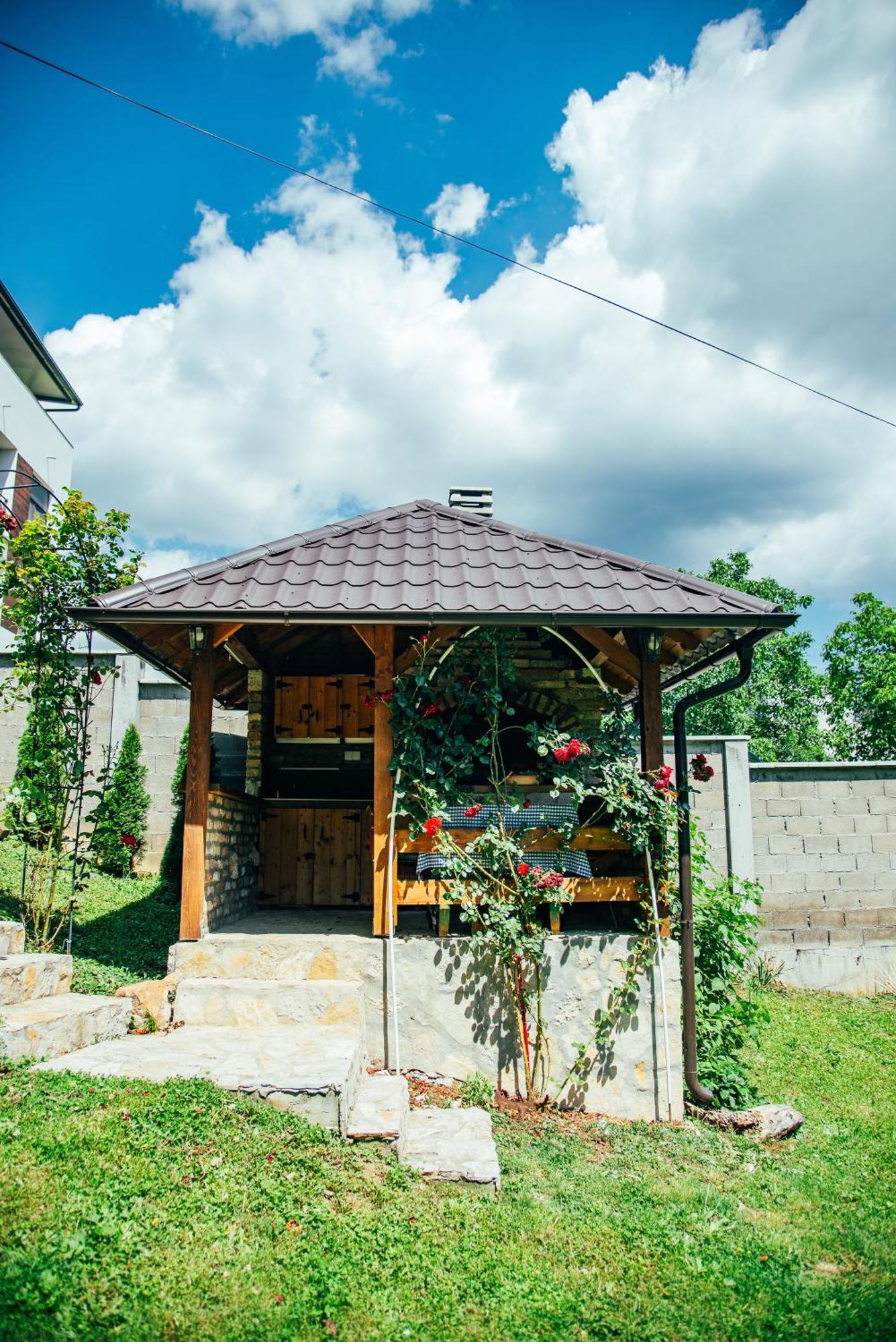 Apartmani Maslacak Rednek Kültér fotó